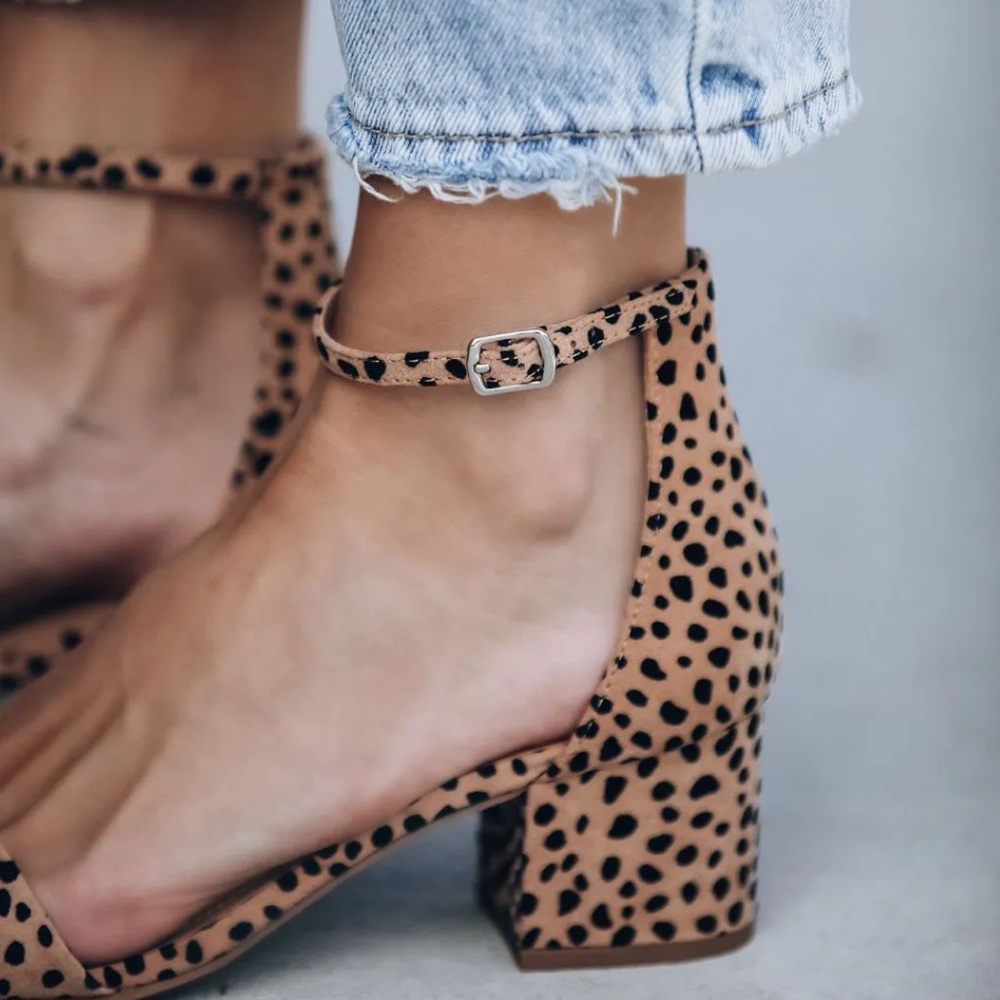 NIB Leopard Sandal Sz 7 // CityClassified - Picture 2 of 4